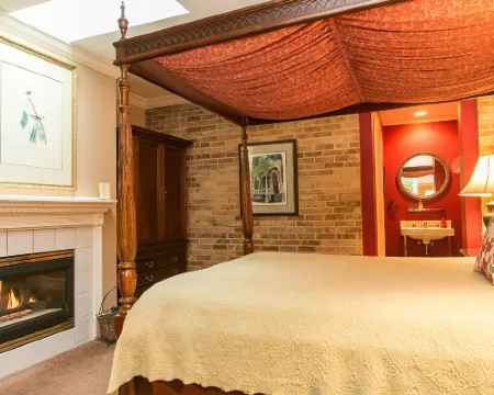 Hidden Garden Cottages & Suites Hotels in Saugatuck