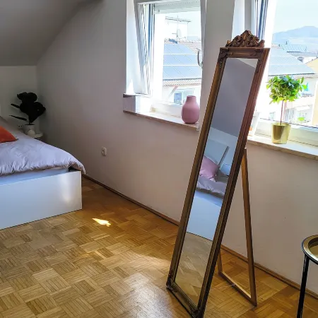 DG Rechts 40m 2-Zimmer Wohnung