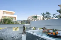 Atrium Ambiance Hotel - Bathtub