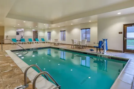 Comfort Inn PA Turnpike - I-81 Отели рядом с достопримечательностью «Carlisle Sports Emporium»