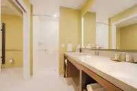 DoubleTree by Hilton Campbell - Pruneyard Plaza Hotels in Campbell