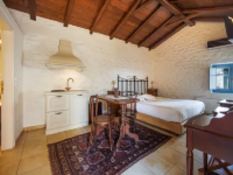 Lithos Stone Suites Hotels in Itilo