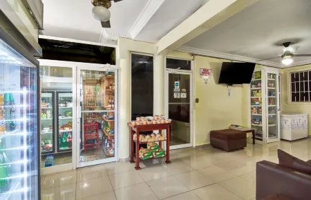 1 Bedroom Apartment Balcony in Corales del Sur Отели рядом с достопримечательностью «Маяк Колумба»