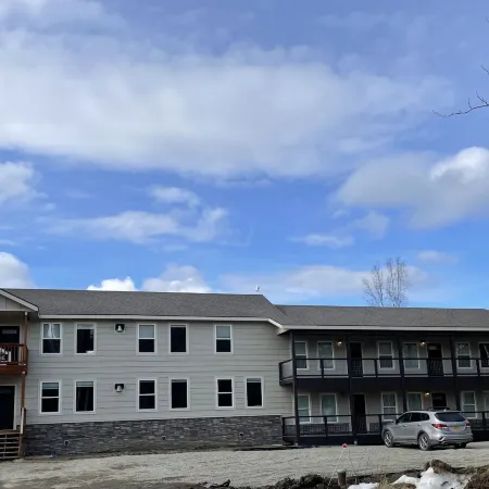 Alaska Lake + Lodge at Longmere