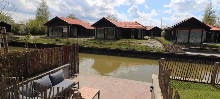 Tiny House in Anjum by Scenic Lake Ξενοδοχεία στην πόλη Anjum