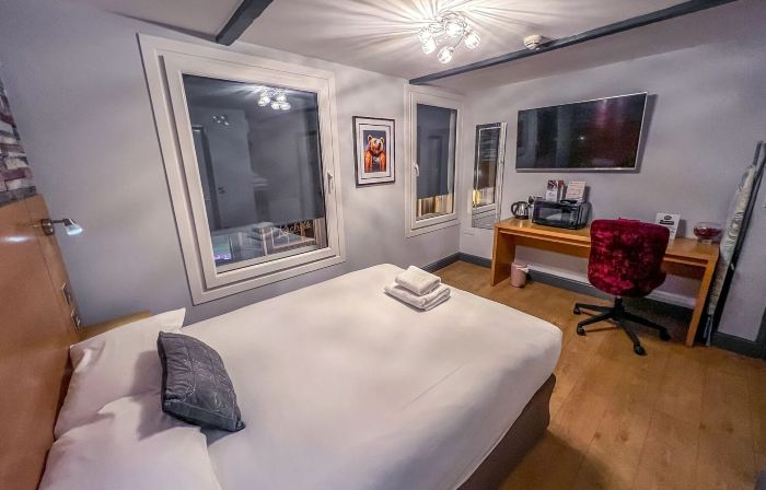 Twenty Hotel and Bar