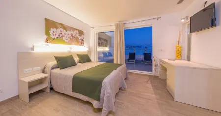 Hostal Marí Отели в г. Сан-Антонио-Абад