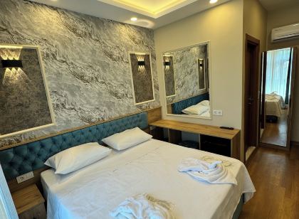 Riverside Hotel