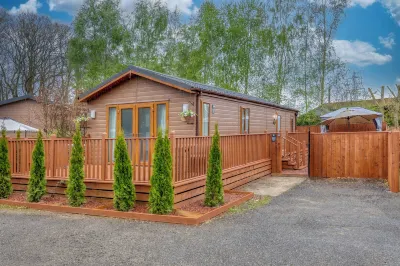 Family Luxury York Cabin Retreat with Hot Tub