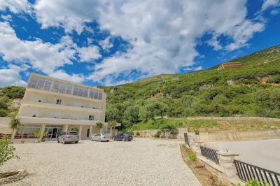 Seaview Bunec Hotels in Qazim Pali