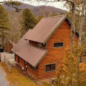 Chelle's Sanctuary 2 Bedroom Cabin by RedAwning