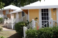 Bungalows on the Bay Usvi