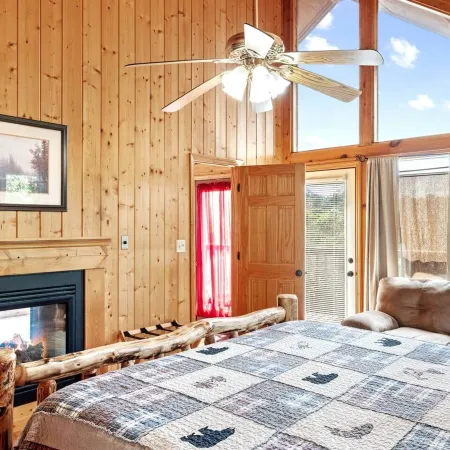 Smoky Cabin Near Dollywood Hot Tub & Pool Table