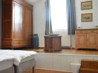 Family Retreat, Forested Anhée Hotels in Anhee