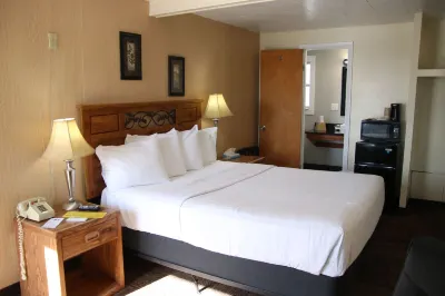 Townhouse Motel Hotels near Lusk Airport