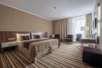 Business Hotel Astrum Laus - ที่มีที่จอดรถ
