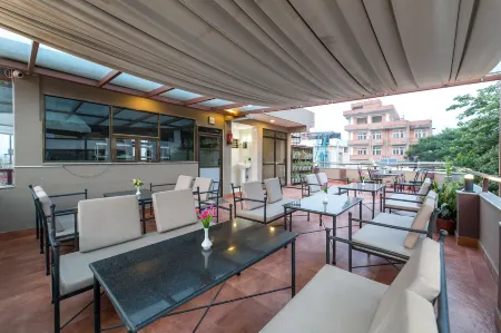 Himalayan Ghar Отели рядом с достопримечательностью «City Motorbike»