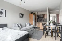 1Br Apt and Balcony Next to Railway Station - Homestays