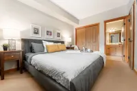 Spacious 3-Br Luxury Condo | Heated Pool + 3 Hot Tubs | Pool Table | Hm Theatre