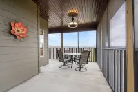 The Gathering Place - Minutes to 61-Acre Theme Park