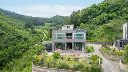 Gapyeong Nomadrium Poolvilla Pension
