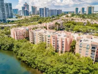 Uhost AI 3Br Condo Stunning Water Views - Parking