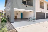 Gorgeous Townhome Steps from the Brewery District!