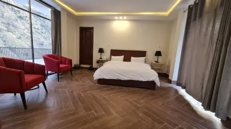 Point One Отели в г. Сват