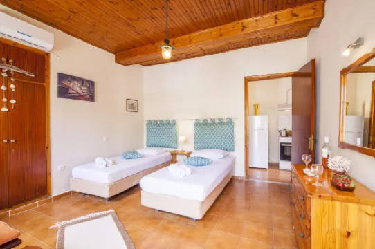 Old Barber Shop by Konnect, 1,2km from Dassia Beach