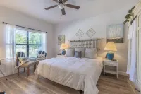 La Casita: Hot-Tub & Firepit, 15 Min to Fred! Hotels in Gillespie County