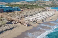 Bellevue Sardinia Resort, Affiliated by Meliá فنادق في La Muddizza