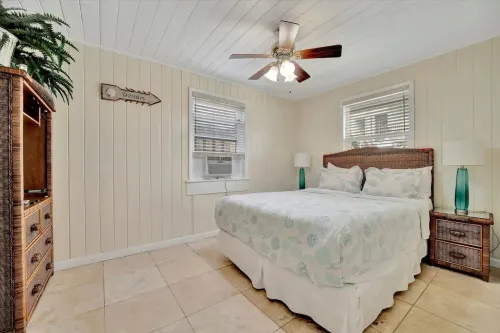 ST Pet Friendly Beachside Bungalow #2 & BBQ Grill Hotels in Indian Rocks Beach