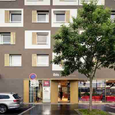 ibis Lyon Carré de Soie Hotel Exterior