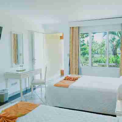 Las Olas Beach Resort Rooms
