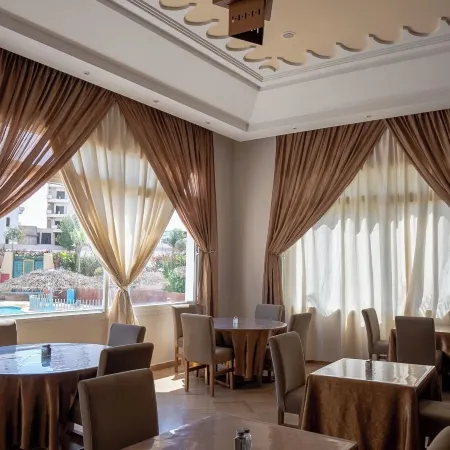 Intouriste Hôtel & Suites