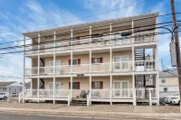 FANTASTIC 2 BR 2 Blocks to beach pool balcony - balcony
