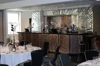 The Pinewood Hotel - bar