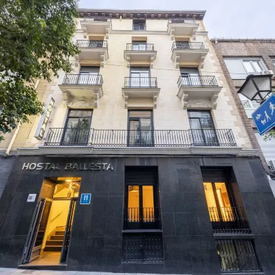 Hostal Ballesta โรงแรมใกล้Edificio España
