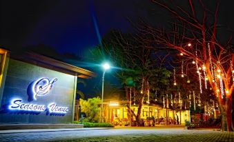 Seasons Hotel and Convention Center