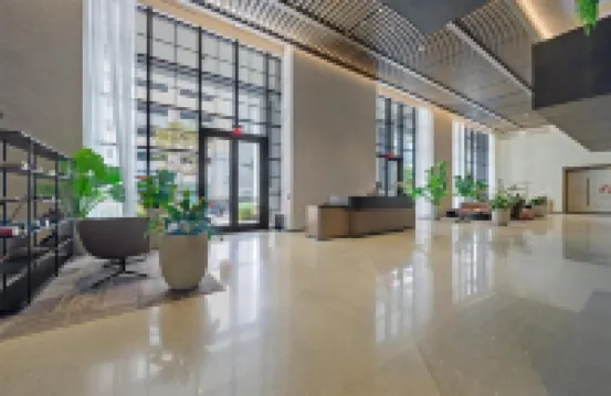 Chic Apartment with Pool and Gym - Stylish Downtown Retreat