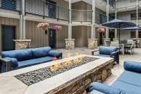 A/C, Outdoor Hot Tub, and Pool - Stunning Mountain Retreat