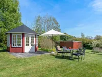 "Oona" - 700m from the sea Hotels near Eos Broenden