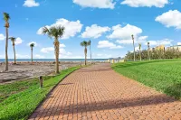 Modern Design and Stunning Tropical Setting - Stylish Coastal Haven