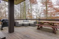 Contemporary Mountain Retreat with Media Room and Fireplace - Charming Escape