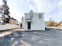 Water Access 5-Bed 2-Bath Retreat Hotels near DSW Designer Shoe Warehouse