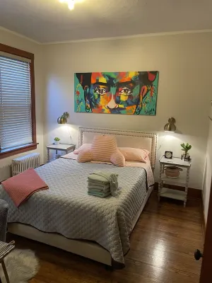 Charming Historic 2BR/1BA in DOWNTOWN EAST DUNDEE