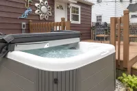MTM Premier, Hot Tub, Fire Pit, Fenced Yard Hotels in Michigan City