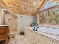 Direct Lake Access and Outdoor Fire Pit - Charming Secluded Oasis Hotels in Crosslake