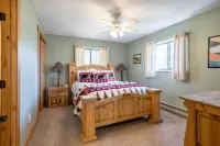 Mountain Views from WP Top Floor Getaway