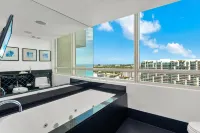 Tranquil Pools and Ocean View - Stunning Miami Beach Sanctuary